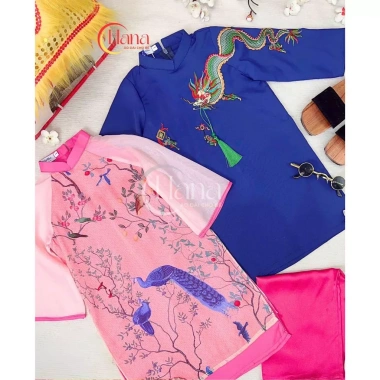 Áo dài cặp đôi nam nữ HANA – Hồng in phụng & Xanh in rồng, chuẩn phom, mặc Tết 2.024 2 Áo dài cặp đôi nam nữ HANA – Hồng in phụng & Xanh in rồng, chuẩn phom, mặc Tết 2.024 2