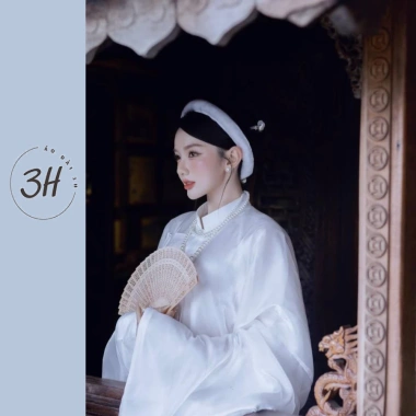 Áo dài cổ phục việt nữ tay phụng 2 lớp tơ kính 3H – chất liệu cao cấp, giảm còn 510.000₫ 4 Áo dài cổ phục việt nữ tay phụng 2 lớp tơ kính 3H – chất liệu cao cấp, giảm còn 510.000₫ 4