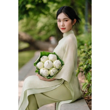 Áo dài Dạ Nguyệt xanh cốm 4 tà dáng suông tay lỡ tơ crep chụp ảnh mùa thu, Tết 3 Áo dài Dạ Nguyệt xanh cốm 4 tà dáng suông tay lỡ tơ crep chụp ảnh mùa thu, Tết 3