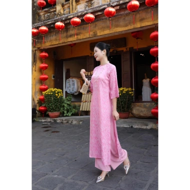 Áo dài dáng suông nữ gấm đỏ đô, cổ tròn, may sẵn xuông bầu dự tiệc lễ tết 9 Áo dài dáng suông nữ gấm đỏ đô, cổ tròn, may sẵn xuông bầu dự tiệc lễ tết 9