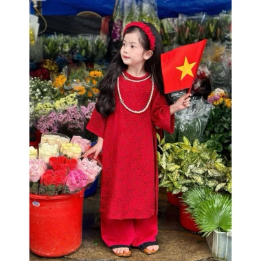 Áo dài đỏ cách tân cho bé gái Tết, form suông cổ tây, kèm mấn cài đầu - 229.000₫ 5