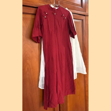 Áo dài đỏ phối chân váy trắng thanh lý 2hand, giá 200k - nhẹ nhàng, xinh đẹp cho Tết & lễ chùa