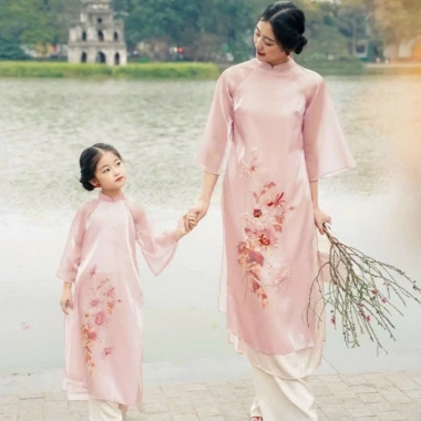 Áo Dài Đôi Mẹ Bé Hồng Pastel 4 Tầng Organza Cao Cấp Lót Lụa Mềm Mại – Thiết Kế Cách Tân Tết Gia Đình