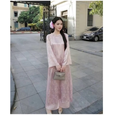 Áo Dài Gấm Dáng Xuông Tay Loe Đính Kết Thủ Công Hàng Mới Tặng Đôi Bông Tai ANNA 5 Áo Dài Gấm Dáng Xuông Tay Loe Đính Kết Thủ Công Hàng Mới Tặng Đôi Bông Tai ANNA 5