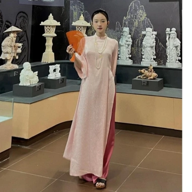 Áo dài gấm hoa dáng xuông màu hồng trẻ trung, truyền thống giá ưu đãi 300k cho Tết