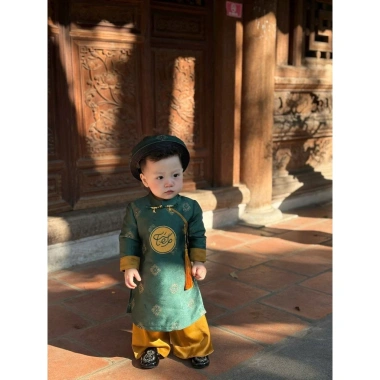 Áo Dài Gấm Thêu Tết Cao Cấp cho Bé Trai AODAI08 giảm giá 369k tặng khăn xếp