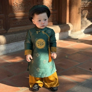 Áo Dài Gấm Thêu Tết Cao Cấp cho Bé Trai AODAI08 giảm giá 369k tặng khăn xếp