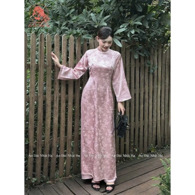Áo dài gấm Trúc Anh lụa trúc đào cao cấp, ôm eo tay loe sang trọng, mềm mại 3 Áo dài gấm Trúc Anh lụa trúc đào cao cấp, ôm eo tay loe sang trọng, mềm mại 3