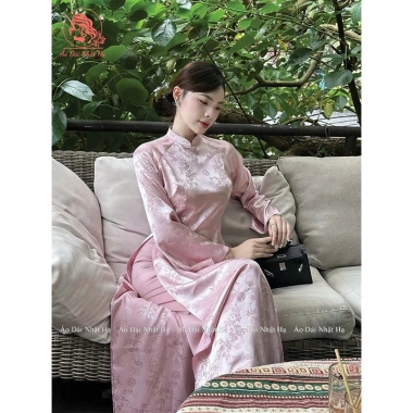 Áo dài gấm Trúc Anh lụa trúc đào cao cấp, ôm eo tay loe sang trọng, mềm mại 4 Áo dài gấm Trúc Anh lụa trúc đào cao cấp, ôm eo tay loe sang trọng, mềm mại 4