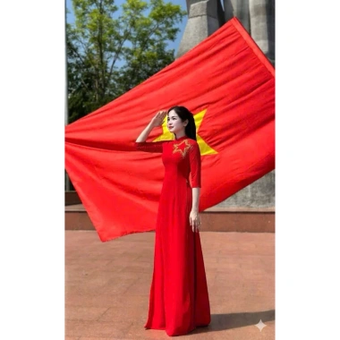 Áo dài lụa đỏ tươi thêu sao vàng vai áo - Dáng 2 tà tay dài, giảm còn 260k