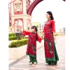 Áo dài mẹ bé gái tết đỏ phối xanh lạ mắt - Chất tơ in phụng mềm, hợp da, chụp hình tết HANA, giá ưu đãi 298.000₫ 2