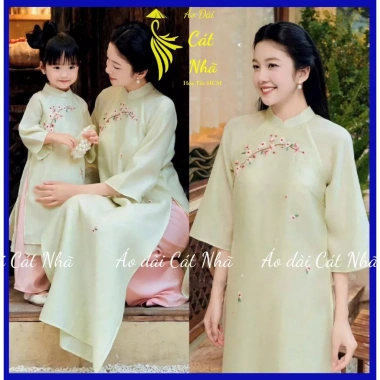 Áo dài mẹ & bé tơ crep 4 tà, thêu hoa nhẹ nhàng, cát nhã, vải mềm mại – chỉ 250.000₫, giảm ngay!