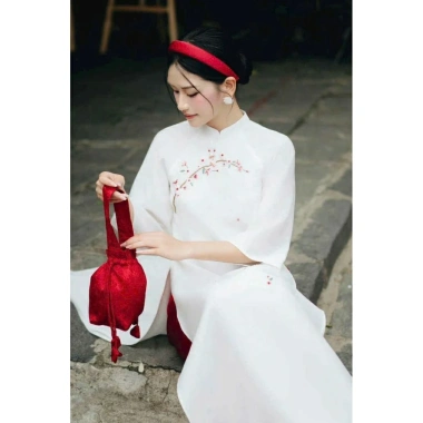 Áo dài mẹ & bé tơ crep 4 tà, thêu hoa nhẹ nhàng, cát nhã, vải mềm mại – chỉ 250.000₫, giảm ngay!