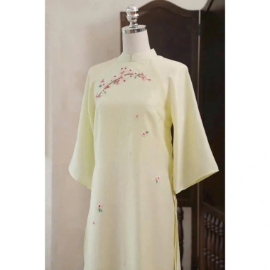 Áo dài mẹ & bé tơ crep 4 tà, thêu hoa nhẹ nhàng, cát nhã, vải mềm mại – chỉ 250.000₫, giảm ngay!