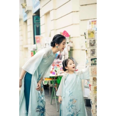 Áo dài mẹ và bé xanh pastel đính nổi Thiên Hương cách tân đôi gia đình vải organza AD023