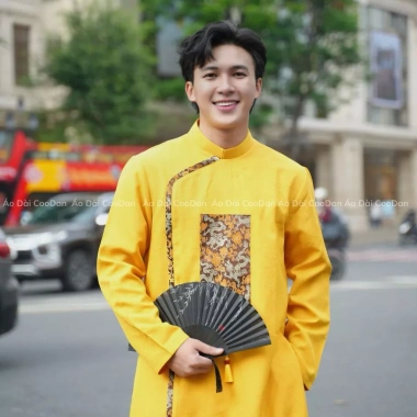 Áo dài nam cách tân form suông cổ đứng lịch lãm màu trung tính đỏ vàng trắng Tết 2.026 HCM giảm giá 360k CooDan 2
