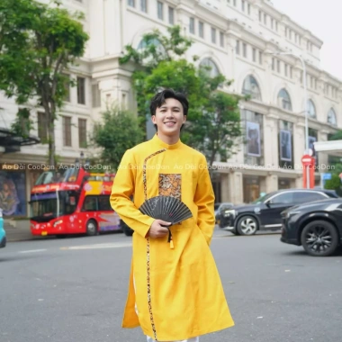 Áo dài nam cách tân form suông cổ đứng lịch lãm màu trung tính đỏ vàng trắng Tết 2.026 HCM giảm giá 360k CooDan 3