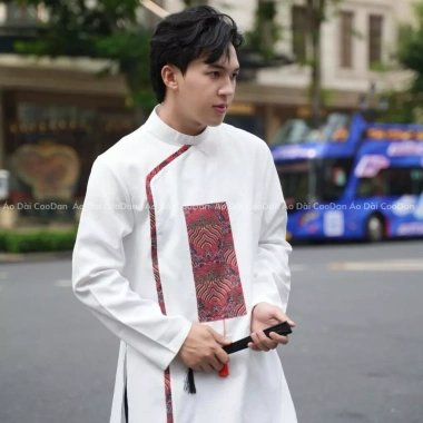 Áo dài nam cách tân form suông cổ đứng lịch lãm màu trung tính đỏ vàng trắng Tết 2.026 HCM giảm giá 360k CooDan 7