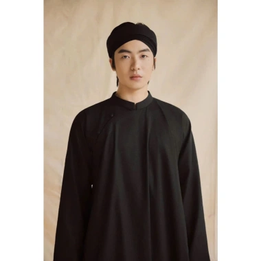 Áo dài nam dáng suông cổ phục Linen cao cấp, đường may tinh tế, không nhăn, thoáng mát 2 màu đỏ-đen, giá ưu đãi 369k - Tết 2.025 L&A K17 5