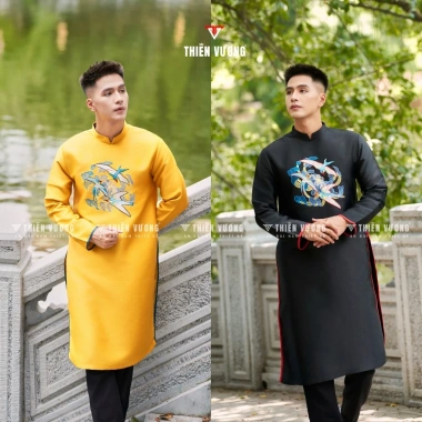 Áo dài nam đen thêu đàn én, phom chuẩn chụp Tết, mạnh mẽ - 609.000đ - Áo Dài Thiên Vương 5 Áo dài nam đen thêu đàn én, phom chuẩn chụp Tết, mạnh mẽ - 609.000đ - Áo Dài Thiên Vương 5