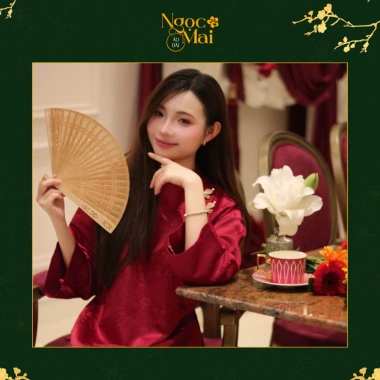 Áo dài nữ cách tân Mai Chi suông cổ cao tay lỡ gấm châu, charm chụp Tết – Ngọc Mai 316k 5