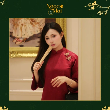 Áo dài nữ cách tân Mai Chi suông cổ cao tay lỡ gấm châu, charm chụp Tết – Ngọc Mai 316k 6