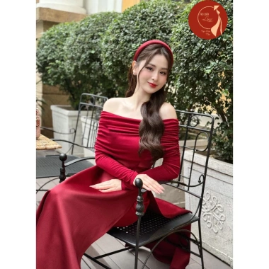 Áo dài nữ cách tân trễ vai tay dài đỏ đô – siêu sang, may sẵn, giảm còn 425k