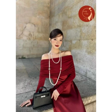 Áo dài nữ cách tân trễ vai tay dài đỏ đô – siêu sang, may sẵn, giảm còn 425k