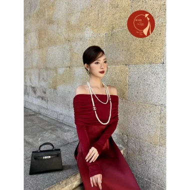 Áo dài nữ cách tân trễ vai tay dài đỏ đô – siêu sang, may sẵn, giảm còn 425k