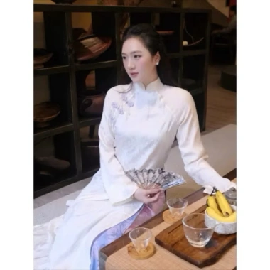 Áo dài Tết 2.026 cách tân gấm Thọ Dơi cao cấp 4 tà quần đồng chất - Mộc Áo Dài 652.000 VND 6 Áo dài Tết 2.026 cách tân gấm Thọ Dơi cao cấp 4 tà quần đồng chất - Mộc Áo Dài 652.000 VND 6