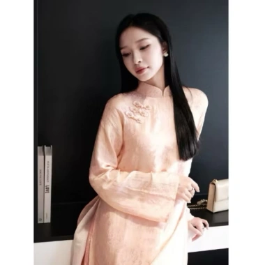 Áo dài Tết 2.026 cách tân gấm Thọ Dơi cao cấp 4 tà quần đồng chất - Mộc Áo Dài 652.000 VND