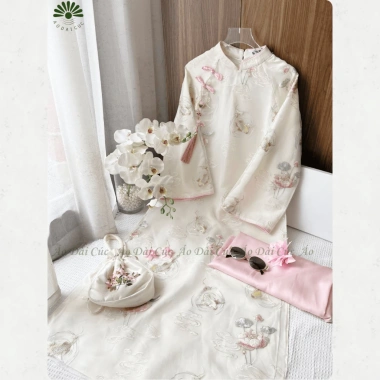 Áo dài tết cách tân suông 4 tà tay lỡ, voan thêu hoa cách điệu - Tặng kèm quần, giá ưu đãi 314k, chất liệu nhẹ, đẹp mắt, phong cách hiện đại
