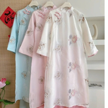 Áo dài tết cách tân suông 4 tà tay lỡ, voan thêu hoa cách điệu - Tặng kèm quần, giá ưu đãi 314k, chất liệu nhẹ, đẹp mắt, phong cách hiện đại