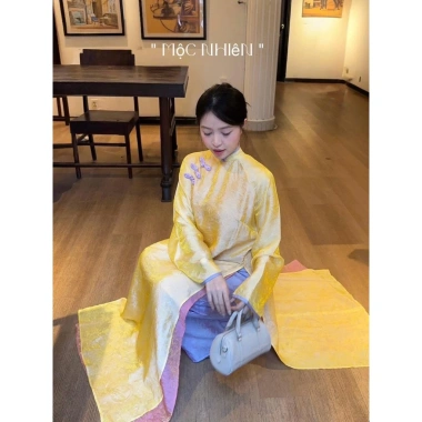Áo dài Tết set vàng 4 tà viền tím, quần suông tím thiết kế 750.000 VND