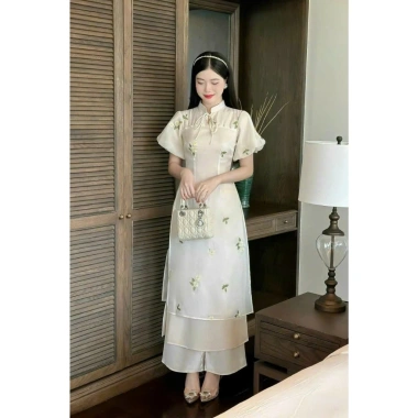 Áo dài Tết thời trang nữ váon ánh kim, cổ cao thêu, tay ngắn, quần lụa lưng thun, ống rộng maxi - 159.800₫
