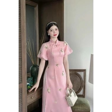 Áo dài Tết thời trang nữ váon ánh kim, cổ cao thêu, tay ngắn, quần lụa lưng thun, ống rộng maxi - 159.800₫ 4 Áo dài Tết thời trang nữ váon ánh kim, cổ cao thêu, tay ngắn, quần lụa lưng thun, ống rộng maxi - 159.800₫ 4