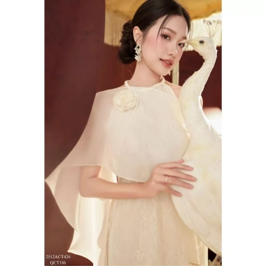 Áo dài Tết TIINSTORE cổ yếm dây phối khăn choàng 2.512ACT426 - Giá ưu đãi 945.000₫