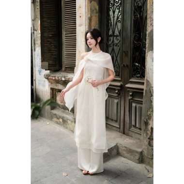 Áo dài Tết TIINSTORE cổ yếm dây phối khăn choàng 2.512ACT426 - Giá ưu đãi 945.000₫