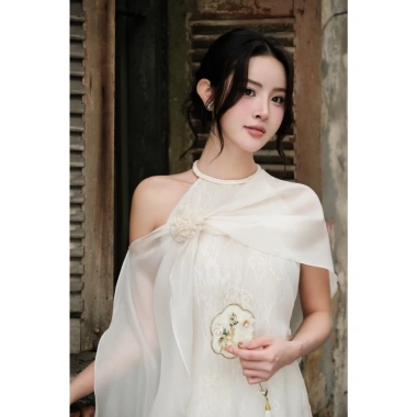 Áo dài Tết TIINSTORE cổ yếm dây phối khăn choàng 2.512ACT426 - Giá ưu đãi 945.000₫