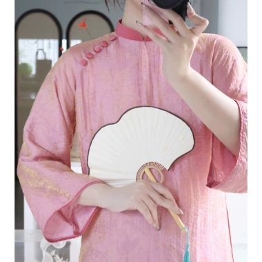 Áo dài tết Xuân 2.026 cách tân dáng suông, vải gấm lụa tơ cao cấp đính cúc bọc