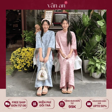 Áo Dài Trúc Lam Vân An Tết 2.026 - Dáng Suông Tay Lỡ Hai Tà, Gấm Dệt Nổi, Charm Hoa 8