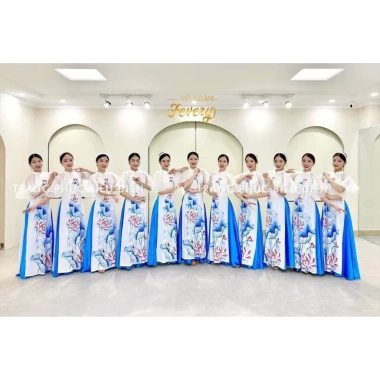 Áo dài truyền thống hoa sen tay cánh tiên, voan tơ trắng + quần ống - Giá 190.000₫