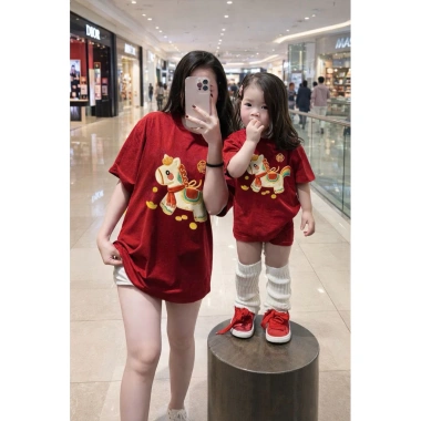 Áo Gia Đình BÍNH NGỌ 2.026 Cotton Đỏ Ngựa May Mắn (8-85kg) Giá 59.900 10 Áo Gia Đình BÍNH NGỌ 2.026 Cotton Đỏ Ngựa May Mắn (8-85kg) Giá 59.900 10