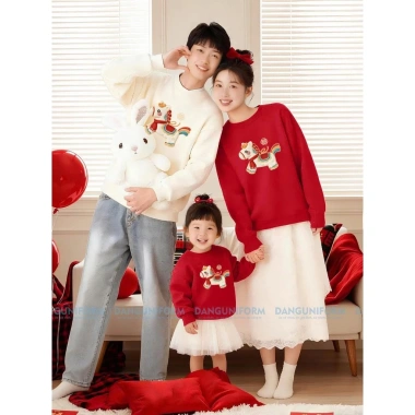 Áo Gia Đình Famistyle Nỉ Sweater Tết 2.026 Hình Ngựa, 2 Da Mềm Mịn, Thoáng Khí 189.000 VND 4 Áo Gia Đình Famistyle Nỉ Sweater Tết 2.026 Hình Ngựa, 2 Da Mềm Mịn, Thoáng Khí 189.000 VND 4