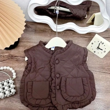 Áo gile thu đông bé gái chần bông bèo vai - áo khoác phao ấm, thích hợp đi học, chơi, Noel, Tết - 170k 9 Áo gile thu đông bé gái chần bông bèo vai - áo khoác phao ấm, thích hợp đi học, chơi, Noel, Tết - 170k 9