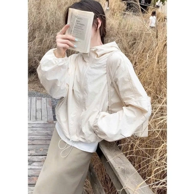 Áo Gió Nữ 2 Lớp Croptop Có Mũ, Chống Nước Nhẹ Nhàng - Giá 299k (Giảm 5% Đến 50k)