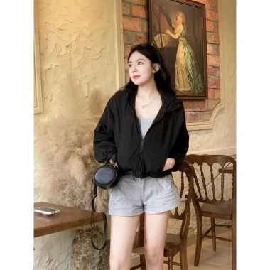 Áo Gió Nữ 2 Lớp Croptop Có Mũ, Chống Nước Nhẹ Nhàng - Giá 299k (Giảm 5% Đến 50k)
