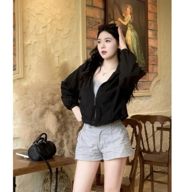 Áo Gió Nữ 2 Lớp Croptop Có Mũ, Chống Nước Nhẹ Nhàng - Giá 299k (Giảm 5% Đến 50k)