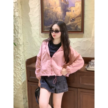 Áo Gió Nữ 2 Lớp Croptop Có Mũ, Chống Nước Nhẹ Nhàng - Giá 299k (Giảm 5% Đến 50k)