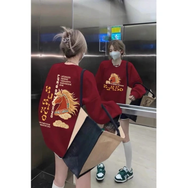 Áo hoodie tròn cổ 2.026 Năm Ngựa màu đỏ - Thu Đông, giá ưu đãi 200k cho Tết Dương lịch 3